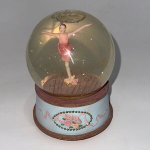 Vanmark "The Beauty of Ballet" musical snow globe,  "The Beauty Of Perfection"